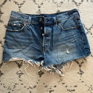 Vintage Levi's Women's Premium 501 Original Shorts size W29, retro look.